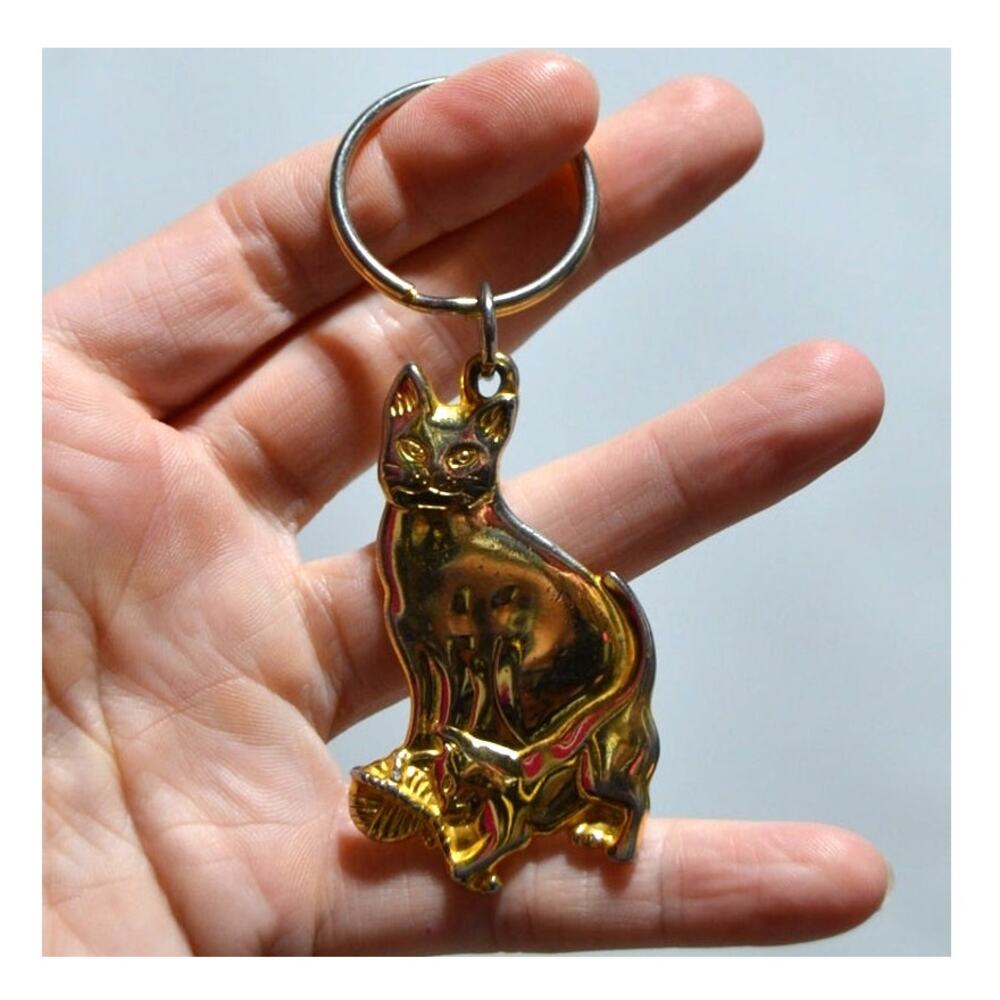 Vintage Cat and Kitten with Ball of Yarn Gold Keychain